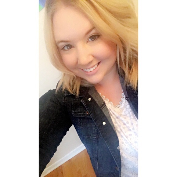 Profile Picture of Megan Herkelrath (@mherkelrath327) on Poshmark