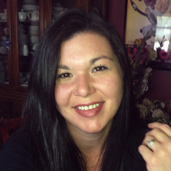 Profile Picture of Clarissa Weaver (@clarissadw) on Poshmark