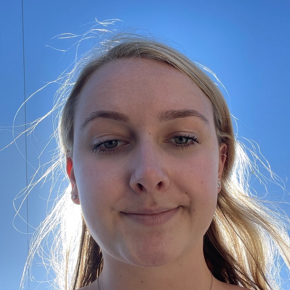 Profile Picture of Ashley Utterback (@ashleyutterb475) on Poshmark