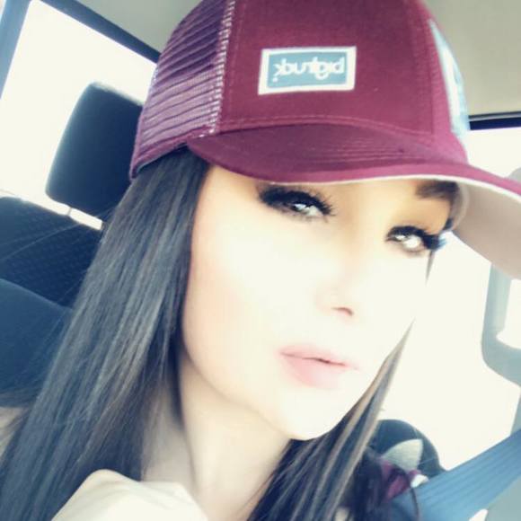 Profile Picture of Mandie Edwards (@mandieedwards) on Poshmark