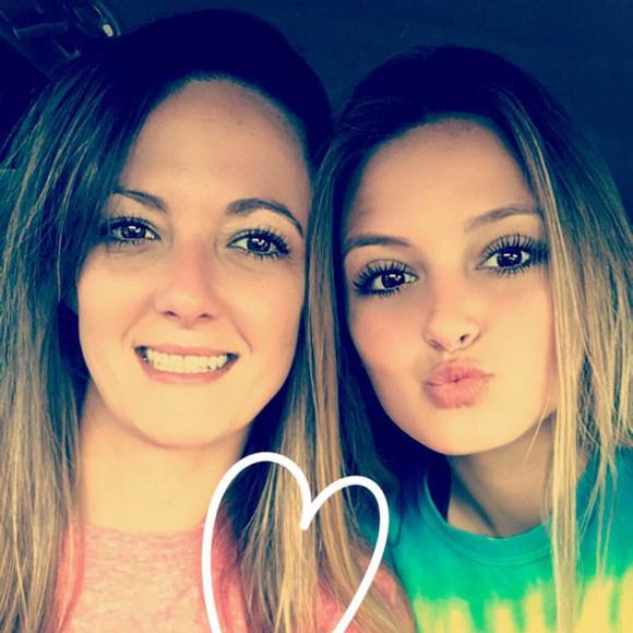 Profile Picture of Danielle Lesley (@dlesley25) on Poshmark