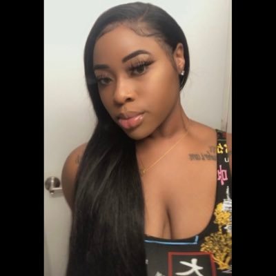 Profile Picture of Chrissy Aikens (@G0ldenD0lll) on Twitter