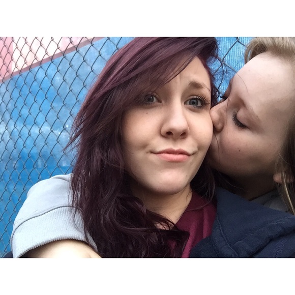 Profile Picture of Hali Laxton (@itsss_haliii) on Poshmark