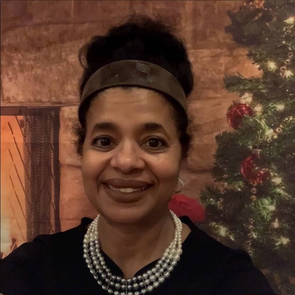 Profile Picture of Sonia Irizarry (@soniave12) on Poshmark