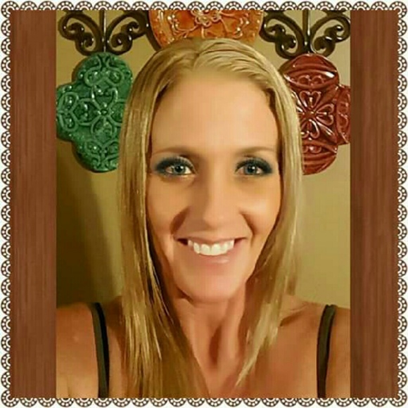 Profile Picture of Tonya Hilliard (@kimbosmom) on Poshmark