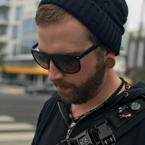 Profile Picture of Keith Schoen (@keithxschoen) on Poshmark