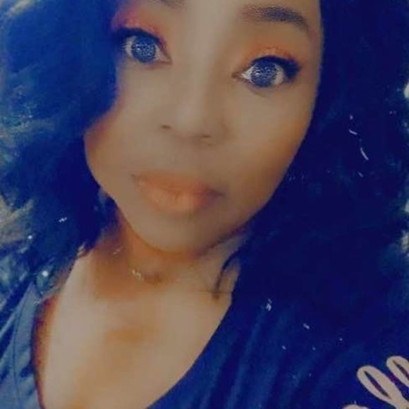 Profile Picture of Theresa Clayton-caine (@theresacaine) on Poshmark