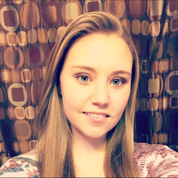 Profile Picture of Tori Nunn (@torinunn) on Poshmark