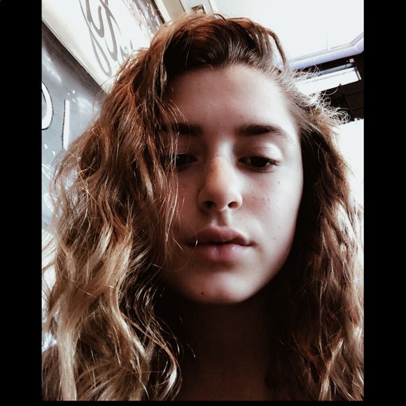 Profile Picture of Bella Malamut (@bellaboo182) on Poshmark