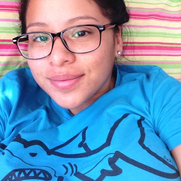 Profile Picture of Jeanette Aviles (@javiles26) on Poshmark