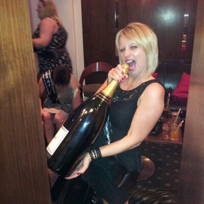 Profile Picture of Elizabeth Parry-Jame (@blondie05) on Twitter