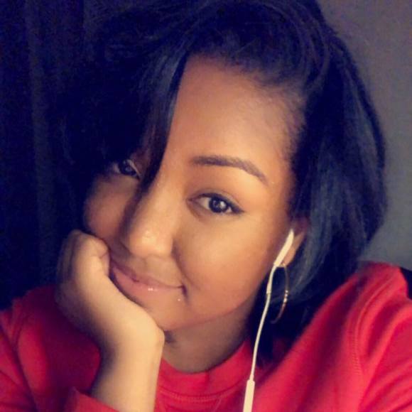Profile Picture of Toni Gordon (@tonitg1994) on Poshmark