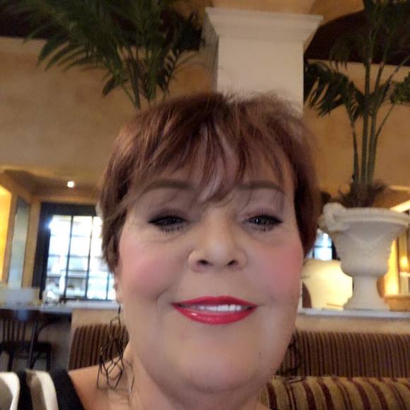 Profile Picture of Sharon Foster (@skf490100) on Poshmark