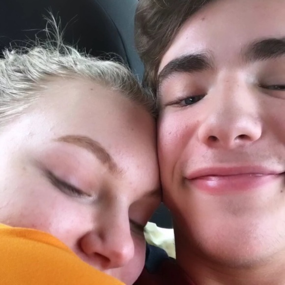 Profile Picture of Sarah Bratcher (@shitson) on Poshmark