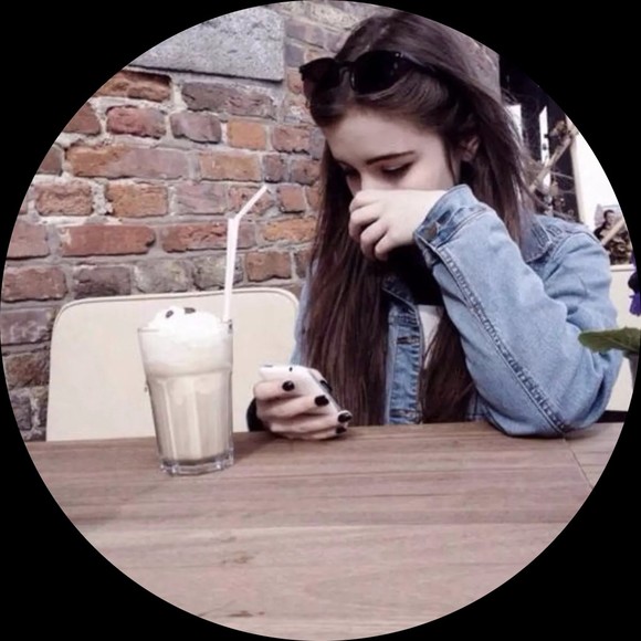 Profile Picture of Danielle Pippidis (@daniellepippid) on Poshmark
