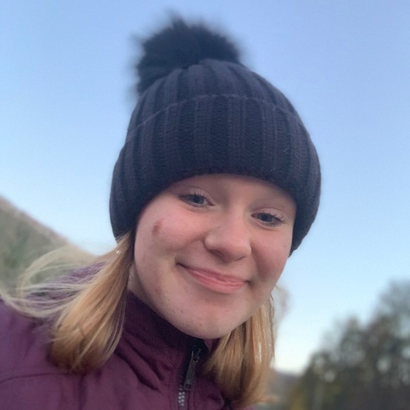 Profile Picture of Scarlet Laity (@scarletlaityyyy) on Poshmark