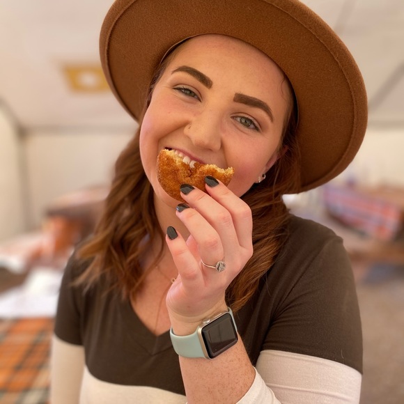 Claudia Biemel - Poshmark Profile Picture of Claudia Biemel (@clbiemel) on Poshmark