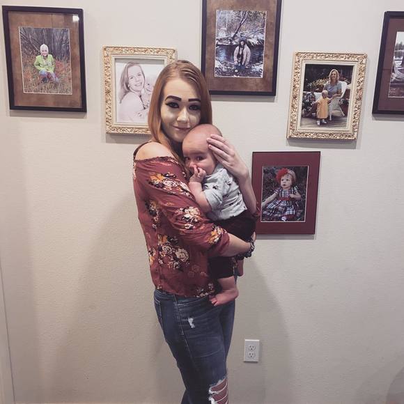 Profile Picture of Caleigh Hutson (@caleighhutson) on Poshmark
