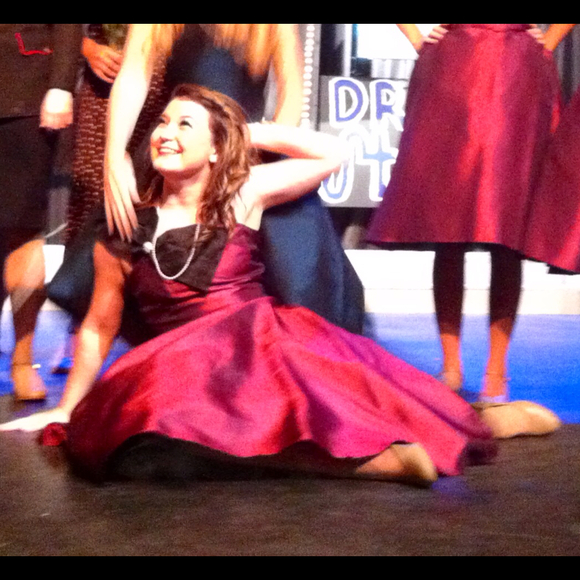 Profile Picture of Emily Andrews (@emileasy) on Poshmark