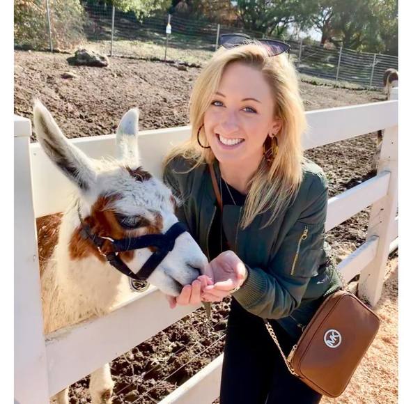 Profile Picture of Danielle Dowling (@ddowl6) on Poshmark