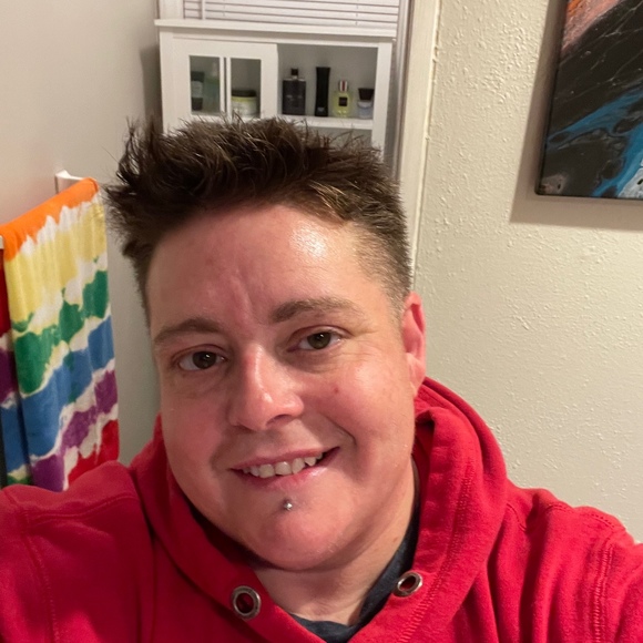 Profile Picture of Thomas Howell (@thomthum) on Poshmark