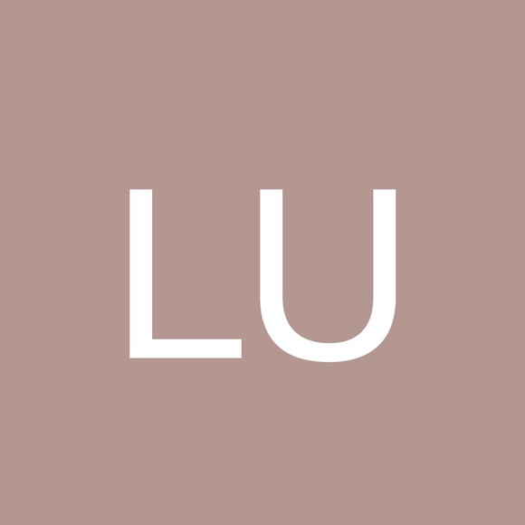 Profile Picture of Luz Useche (@luzuseche) on Poshmark