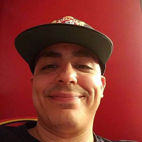 Profile Picture of Randall Trogler (@tazzmanu) on Poshmark