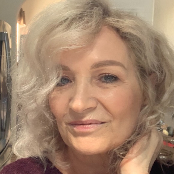 Profile Picture of Cindy Portmann (@cindyportmann) on Poshmark