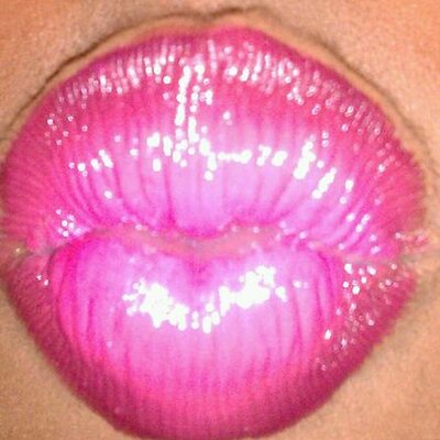 Profile Picture of Tierra Holt (@kyss_n_makeup) on Twitter