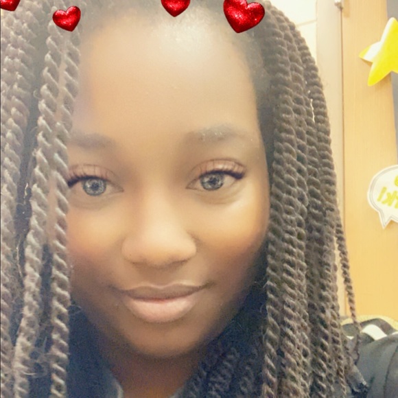 Profile Picture of Denesha Robinson (@deneshar) on Poshmark