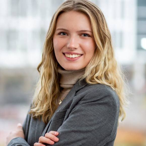 Profile Picture of Jessica Shainberg (@jshainberg) on Poshmark