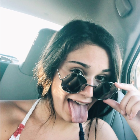 Profile Picture of Laura Dawes (@lauradawes8) on Poshmark