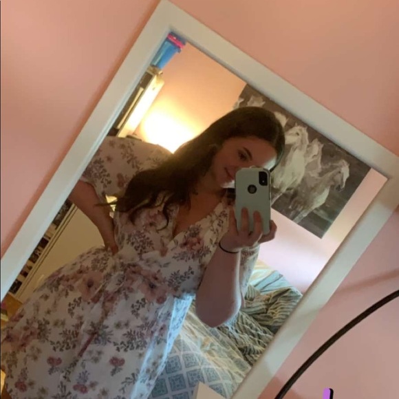 Profile Picture of Emma Macneil (@emmamacneil583) on Poshmark