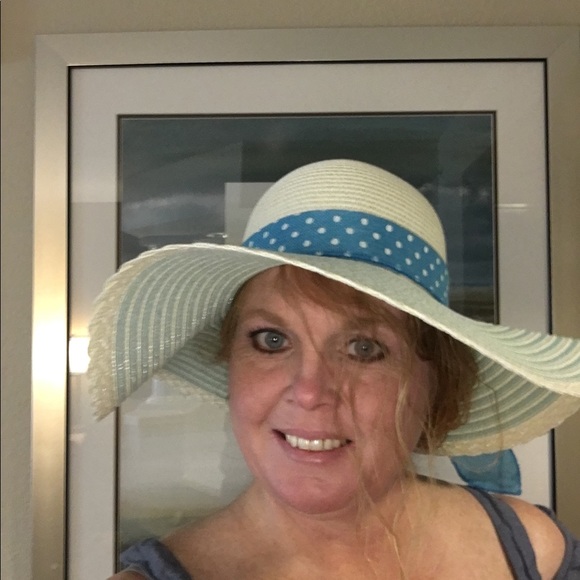Profile Picture of Rebecca Allemand (@beckyford74) on Poshmark