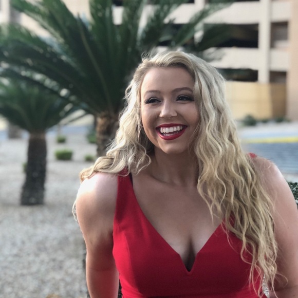 Profile Picture of Hannah Radkey (@hannahradkey) on Poshmark