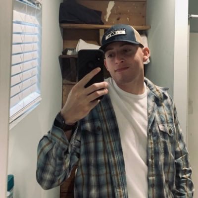Profile Picture of Vincent Alvarez (@Vincent34Alva) on Twitter