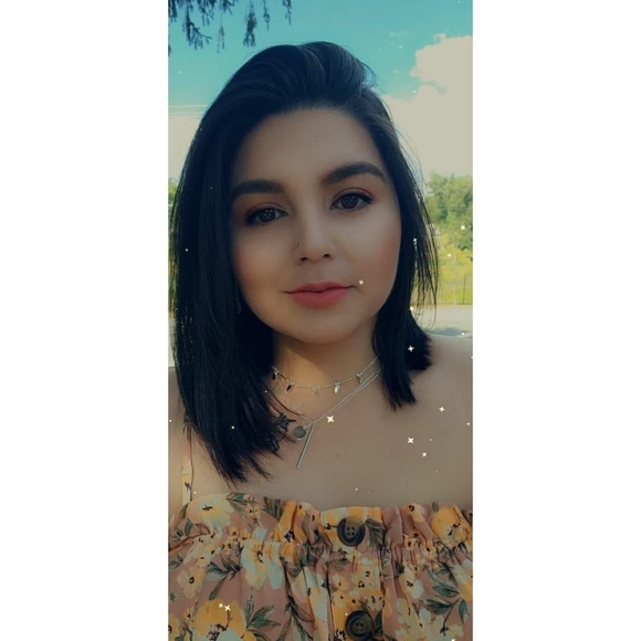 Profile Picture of Sara Peraza peraza (@saritaperaza) on Poshmark