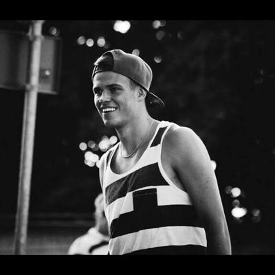 Profile Picture of Karl Henry Thomson (@KarlHenryT) on Twitter