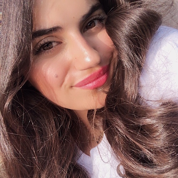 Profile Picture of Nisrine Lakhssassi (@nisslakh) on Poshmark