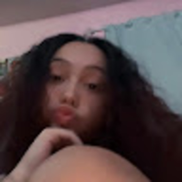 Profile Picture of Kaylamariee Hellard (@kaylahellard66) on Poshmark