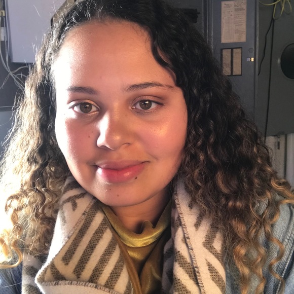 Profile Picture of Gabriella Glick (@gabriella_glick) on Poshmark