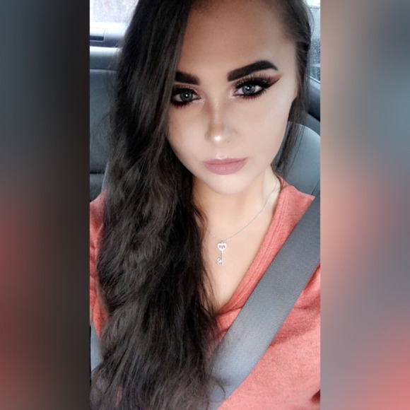 Profile Picture of Ariel Dreyfus (@arieberrie143) on Poshmark