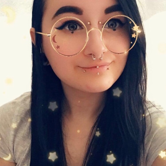 Profile Picture of Eleanor Scott (@chelleanor) on Poshmark