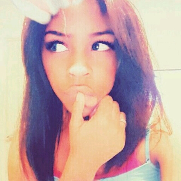 Profile Picture of Yumetria Halliburton (@yumetria) on Poshmark