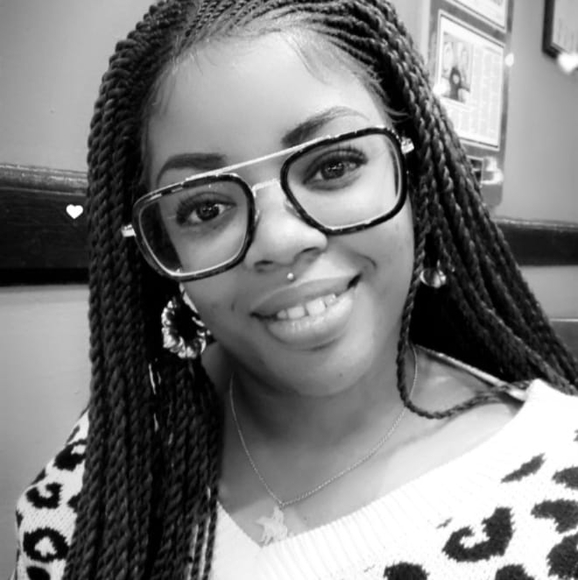 Profile Picture of Ratasha Mickler (@rrm85) on Poshmark