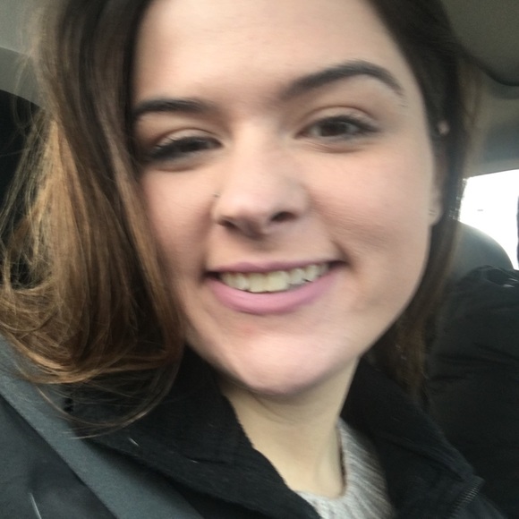 Profile Picture of Kellie Rawlett (@kelliemr17) on Poshmark