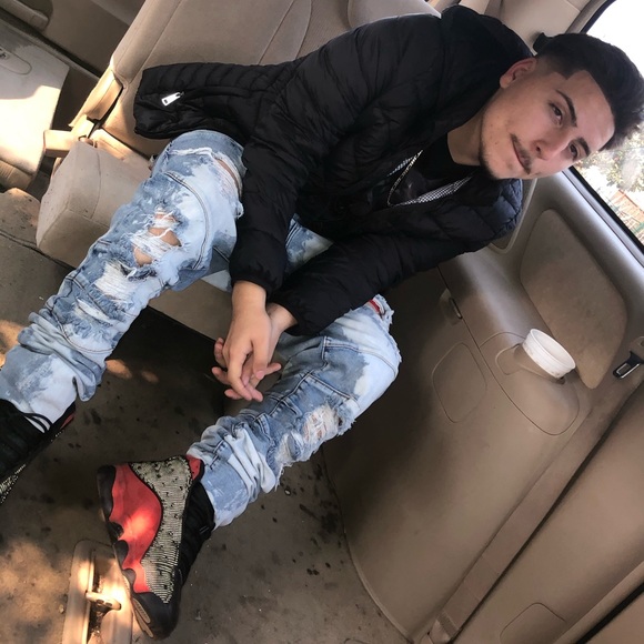 Profile Picture of Alex Sepulveda (@alexsligh7) on Poshmark