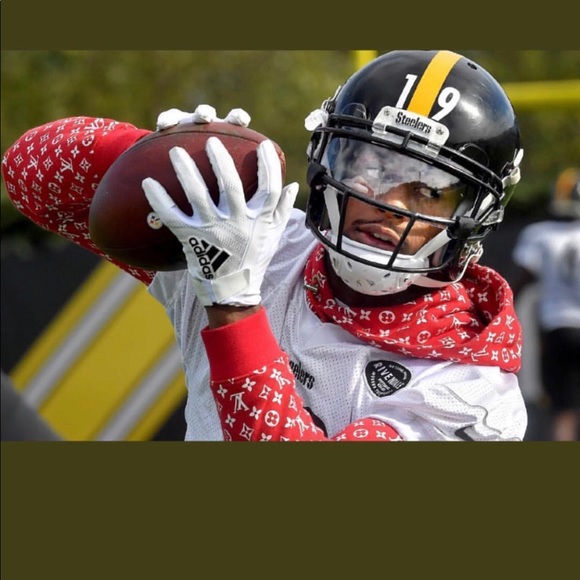 Profile Picture of Danny Crown (@dannycrown19) on Poshmark