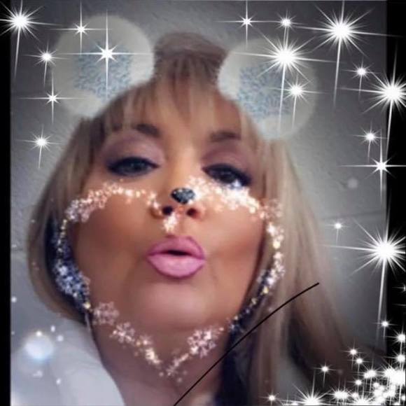 Profile Picture of Margie Stefanelli (@m_stefanelli) on Poshmark