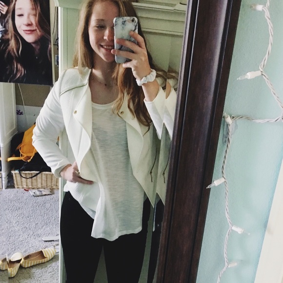 Profile Picture of Meredith Krause (@meredithkrause) on Poshmark